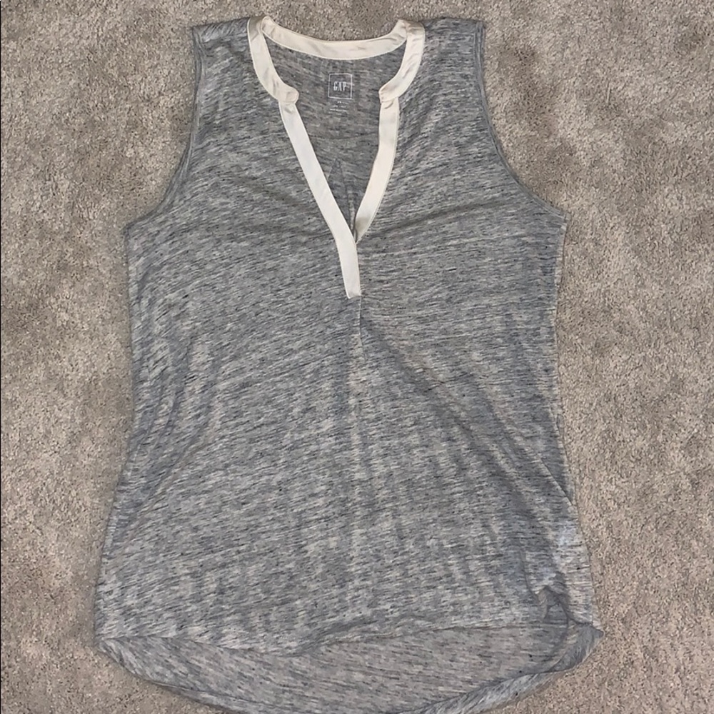 Gap sleeveless top XS